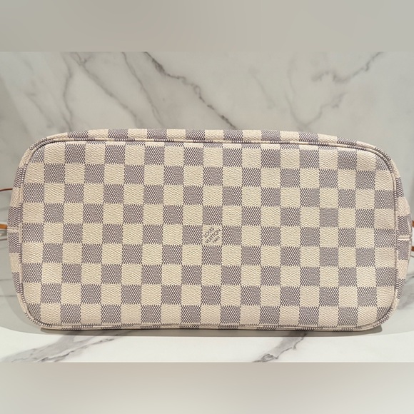 Louis Vuitton Neverfull MM w/Pouch - Picture 12 of 16
